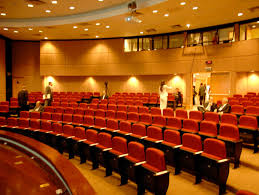 Auditório completo do local